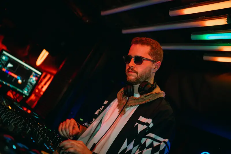 MUSO at the decks under neon lights